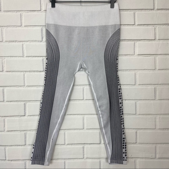 Fabletics seamless star print leggings size medium - Picture 3 of 7